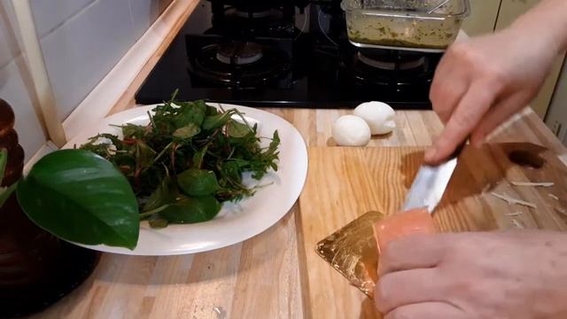 ?Салат ресторанная подача?Красная рыба шпинат руккола мангольд?импровизируйте Кушайте вкусно дома? смотреть онлайн