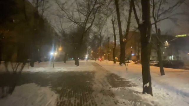 Аллея маленьких фонариков. Они реально два раза меньше обычных смотреть онлайн