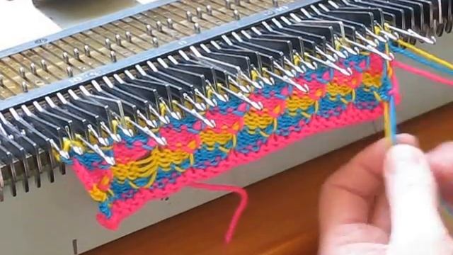 Видео-уроки машинного вязания. Узор №1 смотреть онлайн