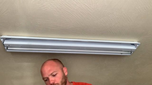 How to replace a fluorescent light bulb in 30 seconds. смотреть онлайн