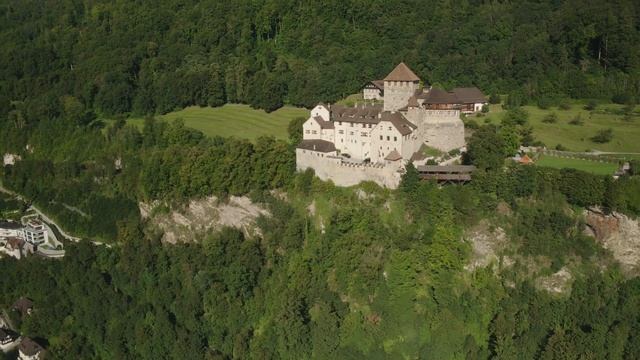 Liechtenstein Travel Guide смотреть онлайн
