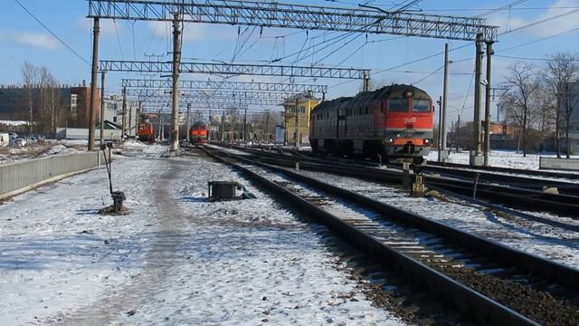 Тепловозы 2М62-0828 и 2ТЭ116У-0113 на путях Волковская – СПБ-Товарный-Витебский смотреть онлайн