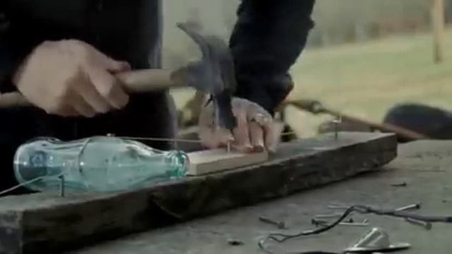 It Might Get Loud | "Jack White Builds a Guitar Then Plays It" Official Clip (2009) смотреть онлайн