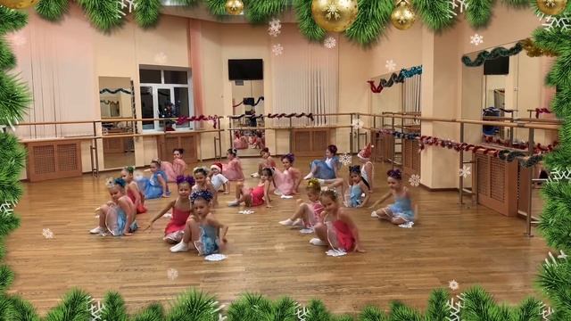 Новогоднее поздравление от Детского хореографического ансамбля "Морошка" смотреть онлайн