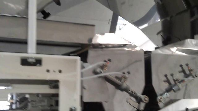 Нанесение этикетки. Фасовочно-упаковочное оборудование "Макиз" смотреть онлайн