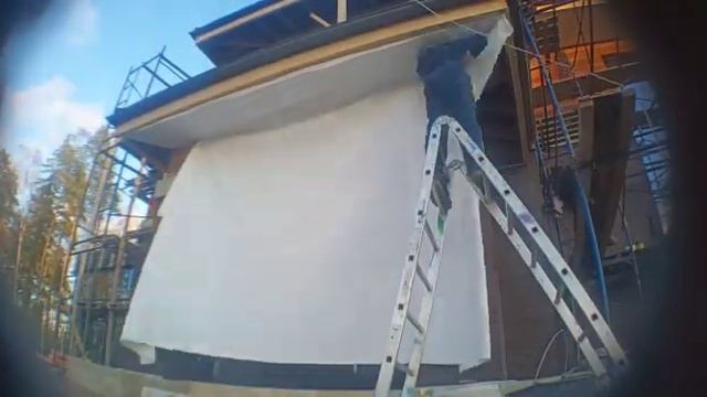 Монтаж тканевого натяжного потолка Clipso над входной группой частного дома. смотреть онлайн