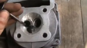 139QMB Что делать если сорвалась резьба под свечу в головке?