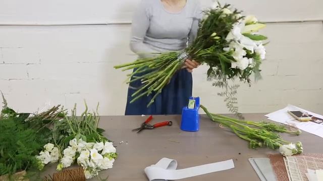 Белый букет цветов / Как Собрать Букет из белых растений МАСТЕР КЛАСС / Студия флористики смотреть онлайн