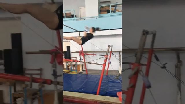 Разновысокие брусья Васюк Елена