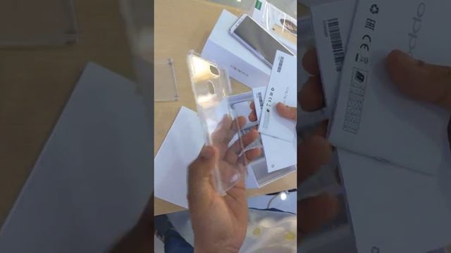 OPPO F5 UNBOXING & HANDS ON смотреть онлайн