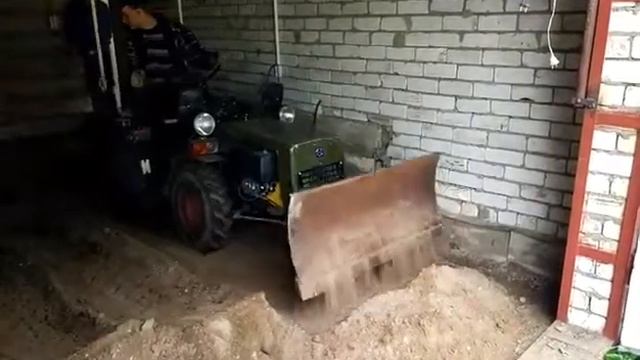Мтз 132 с отвалом перемещение песка смотреть онлайн