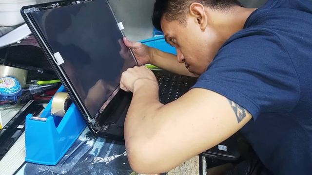 Dell Inspiron 15 3000 Touchscreen LCD Replacement смотреть онлайн