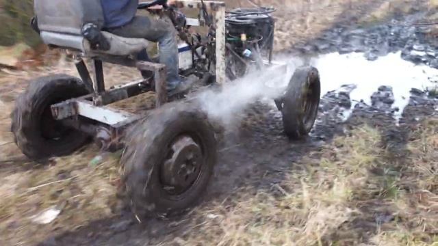 трактор из оки .и мостов классики.первые испытания в грязи смотреть онлайн