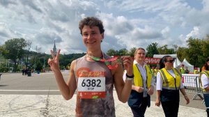 Рассказываю о своих результатах на полумарафоне "Лужники" 2024 || 56-й из 6576 || на китайском языке