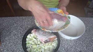 Рыба на луковой подушке. Теперь так часто готовлю, потому что очень вкусно.