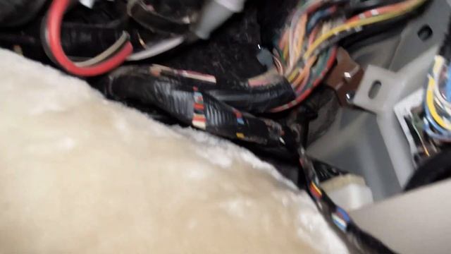 Mitsubishi Pajero P1788 A/T Control Relay | Relay location смотреть онлайн