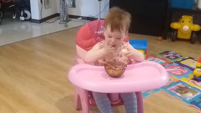 Алиса кушает смотреть онлайн