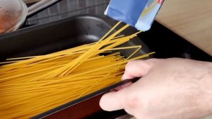 Итальянская паста в духовке, итальянская кухня, макарони с мясом и сыром