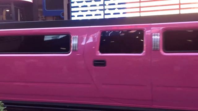 Limousine Hammer Малиновый лимузин Хаммер на 42 стрит Нью Йорк смотреть онлайн
