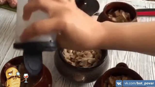 Фрикадельки в горшочках ? смотреть онлайн