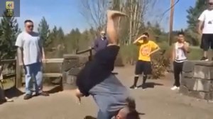 Ким Чен Ын танцует...