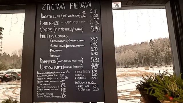 Зона отдыха в конце ноября.  Цены в кафеюшнике.  Люди купаются!