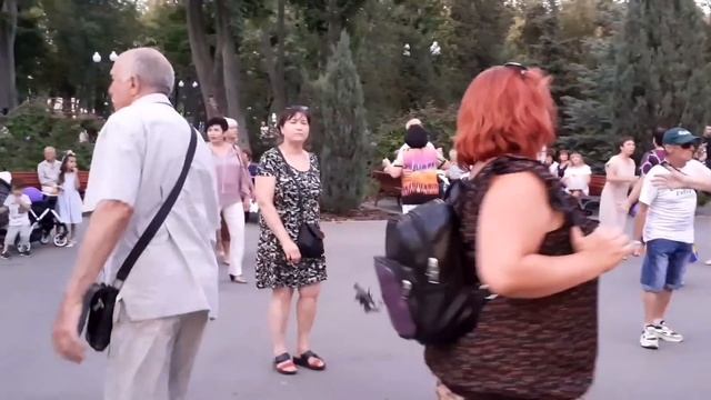 МОЁ СЕРДЦЕ ТЕБЯ ВЫБИРАЕТ! СЧАСТЛИВЫЕ МОМЕНТЫ ИЗ ПАРКА ГОРЬКОГО ХАРЬКОВ ТАНЦЫ смотреть онлайн