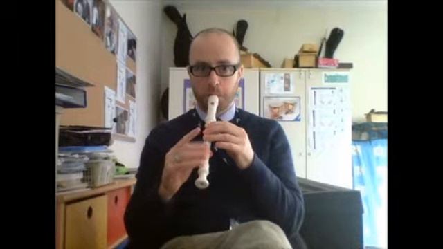 Play Greensleeves on the recorder смотреть онлайн