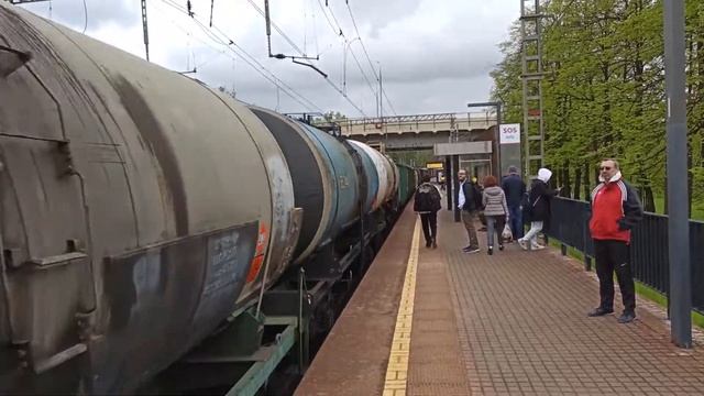 Штурмует МЦД Электровоз ВЛ10 с грузовым поездом | D1 Москва станция Водники город Долгопрудный смотреть онлайн