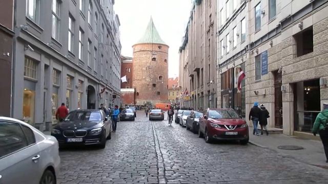 путь к Пороховой башне в Риге в день Лачплесиса 11 11 2017 смотреть онлайн