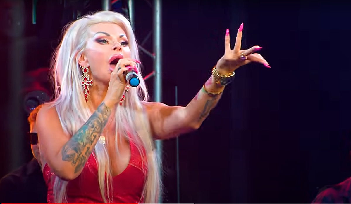 Огоооо!!! Такая одна на миллиард!!! смотреть онлайн