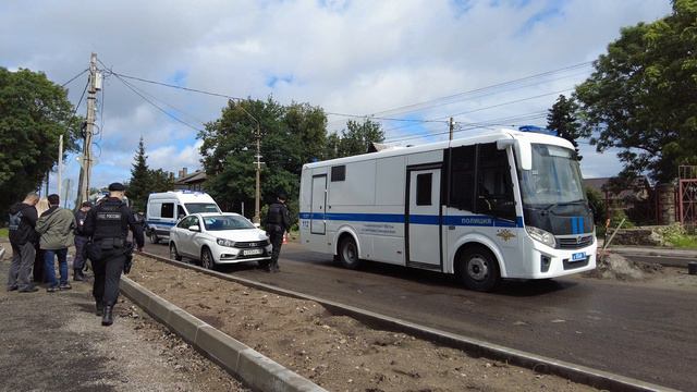 В Ивангороде полицейские провели миграционный профилактический рейд смотреть онлайн