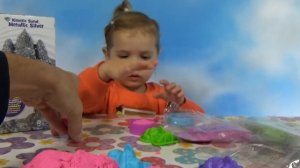 Кинетический песок цветной с формочками собачками распаковка играем Unpacking Ki