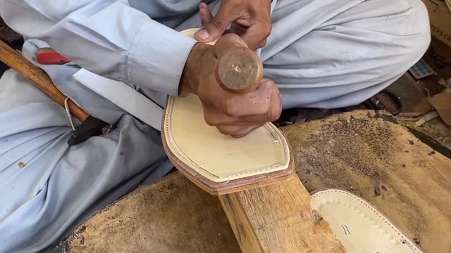 Как сделать сандалии из натуральной кожи ручной работы из коровьей кожи (1080р). смотреть онлайн