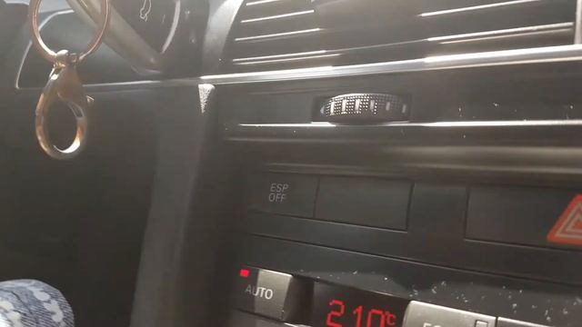 Идёт пар с дефлектора. Audi A6C6 смотреть онлайн