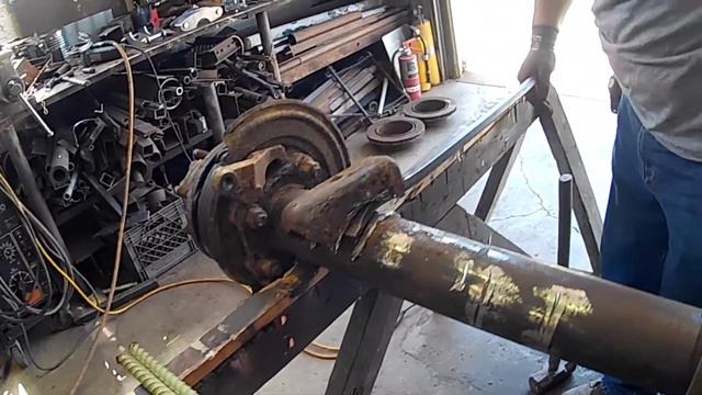 Stripping a GM 14 Bolt and Adding 4 Link Brackets смотреть онлайн
