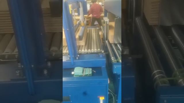 Automatic PP band strapping machine for carton box packaging.#packing #pp #strappingmachine #box смотреть онлайн