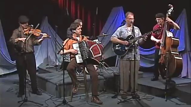 Cafe Accordion Orchestra - Dancing on the Moon смотреть онлайн