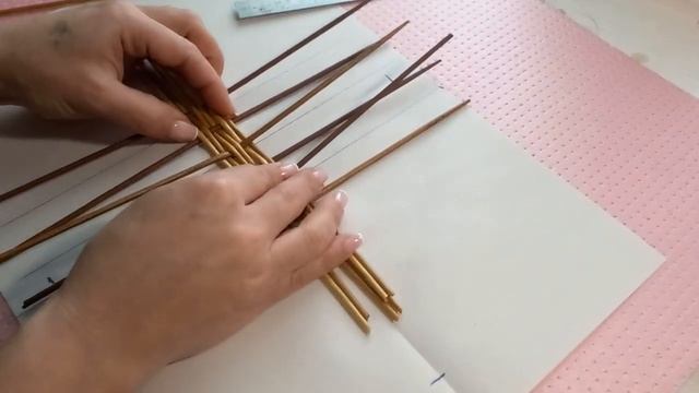 Правильный расчёт овального донышка из газетных трубочек. смотреть онлайн