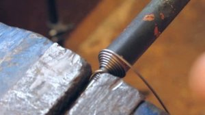 Очень простая в изготовлении и удобная кормушка для ловли на дальний заброс на снасть пробка!