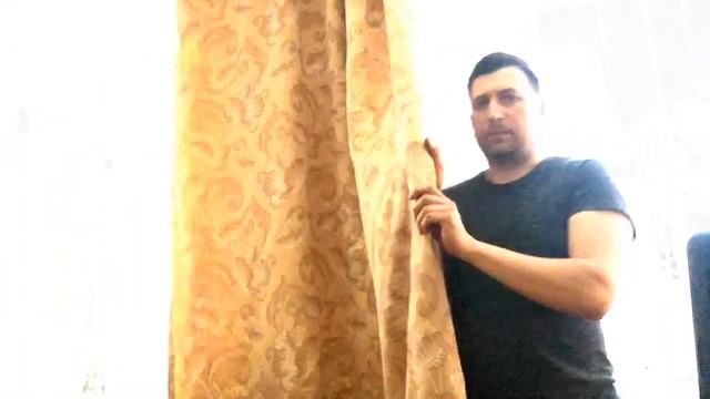 она смотрела в окно...