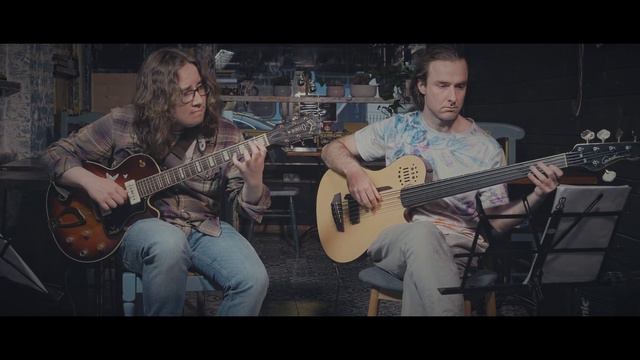 Agustín Barrios "Prelude in C minor" Guitar & Bass Duo смотреть онлайн