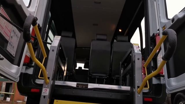 How to Operate an Onboard Split Wheelchair Lift Minibus - CVM World смотреть онлайн