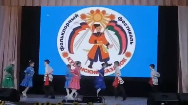 Хореографический ансамбль "АзАрт" Казачья плясовая смотреть онлайн