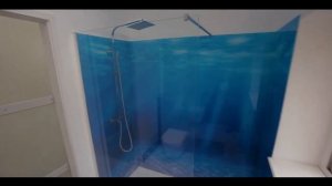 Монтаж душевой кабинки из стекла с фотопечатью