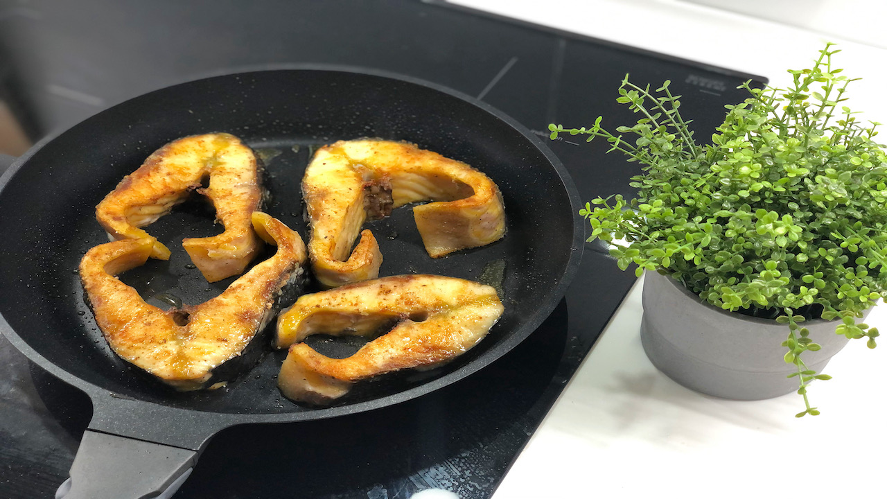 Готовим ВКУСНУЮ ОСЕТРИНУ?Стейки из осетра. Рыбные стейки. смотреть онлайн