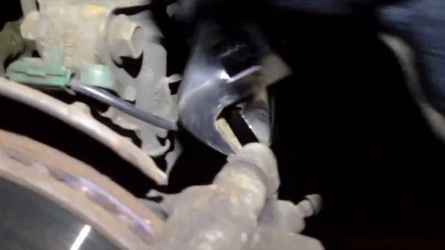 Toyota d4d AVENSIS, REPLACING DISC BRAKE PADS смотреть онлайн