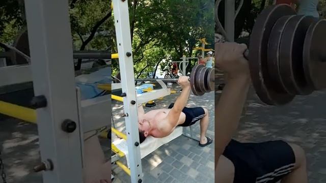 Жим штанги лежа 70 кг,подимаю свой вес 10 раз за подход. смотреть онлайн