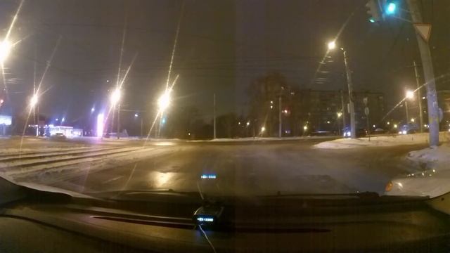 Вот так и случаются ДТП! Кто должен уступить? Помеха справа!!! Жилая зона! Как думаете, кто прав??? смотреть онлайн