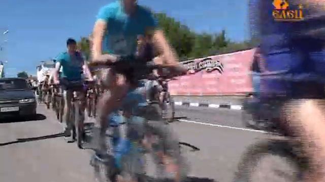 Любители велосипедов открыли сезон масштабным велопробегом смотреть онлайн